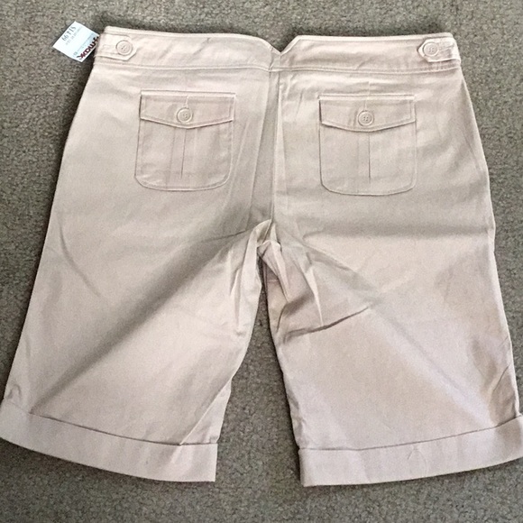 The Limited Beige colored shorts - Picture 5 of 6